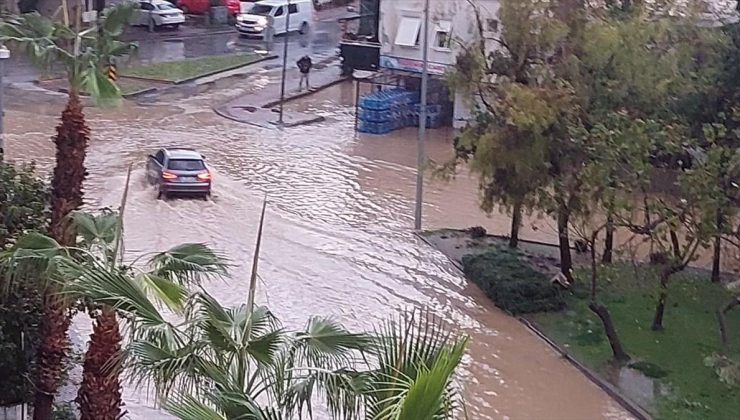 Manavgat’ta şiddetli yağış su baskınlarına neden oldu