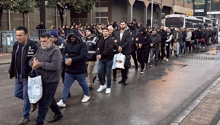 Mersin’deki “Zincir” operasyonunda yakalanan 114 şüpheli adliyeye sevk edildi