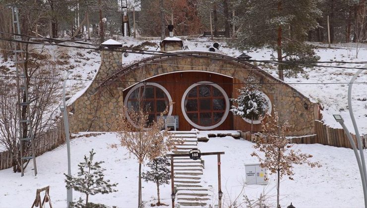 Sivas’taki “Hobbit Evleri” kar yağışının ardından güzel görüntü oluşturdu