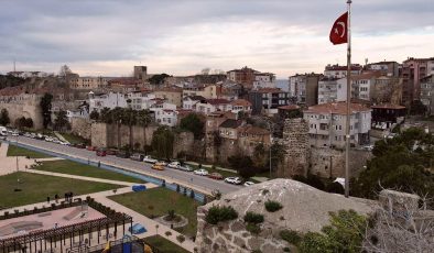 Tarihi Sinop Kalesi, üzerindeki “kalekondu”lardan kurtarılacak