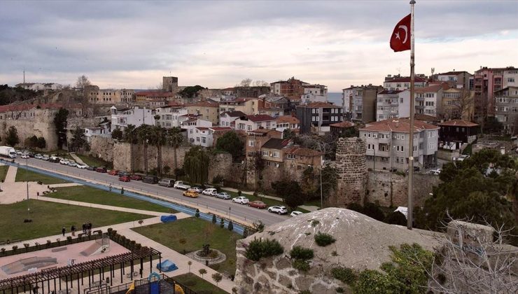 Tarihi Sinop Kalesi, üzerindeki “kalekondu”lardan kurtarılacak