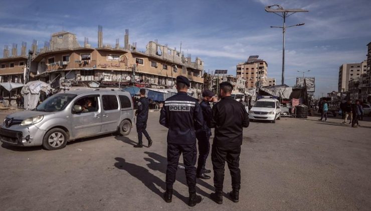 Ateşkesin başlamasıyla birlikte Gazze’nin birçok bölgesinde güvenlik güçleri konuşlandırıldı