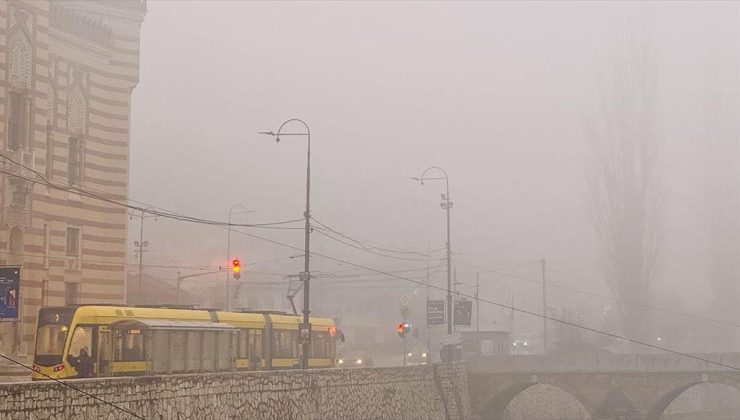 Bosna Hersek’in başkenti Saraybosna’da hava kirliliği nedeniyle görüş mesafesi azaldı