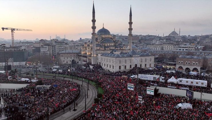 Filistin’e destek için Galata Köprüsü’nde düzenlenen eylem başladı