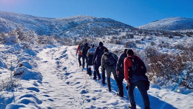 Kırşehirli dağcılar, yeni yılın ilk tırmanışını Gönül Dağı’na gerçekleştirdi