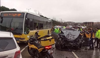 Sancaktepe’de İETT otobüsüyle çarpışan otomobildeki 1 kişi öldü, 4 kişi yaralandı