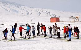 Muşlu kayakçılar, soğuk havada yarışlara hazırlanıyor